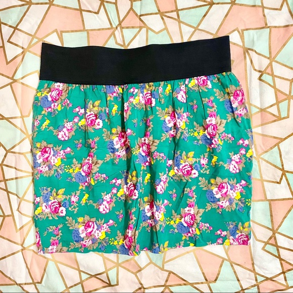 Dillard’s | Mini Floral Skirt - Picture 3 of 4